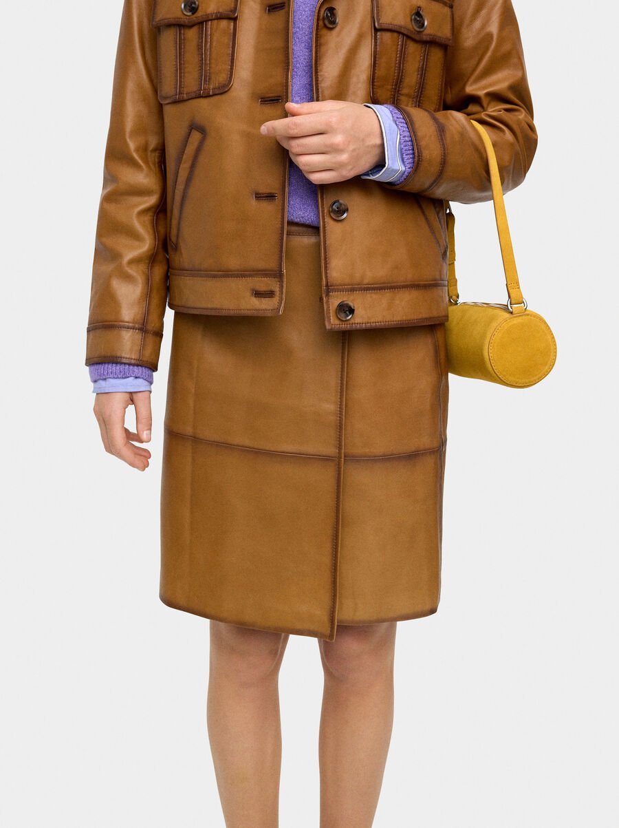 Short leather skirt with marked topstitching