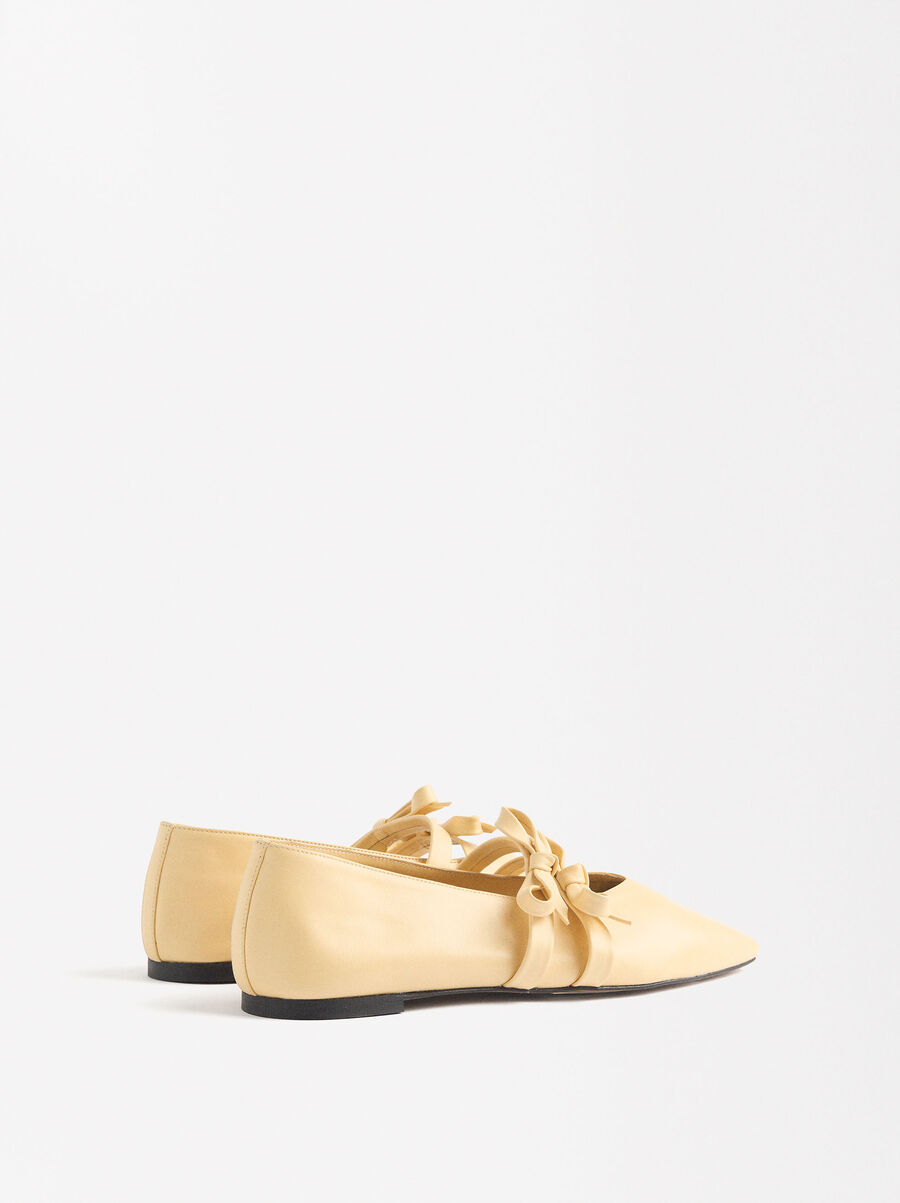 Leather ballet flats with bows