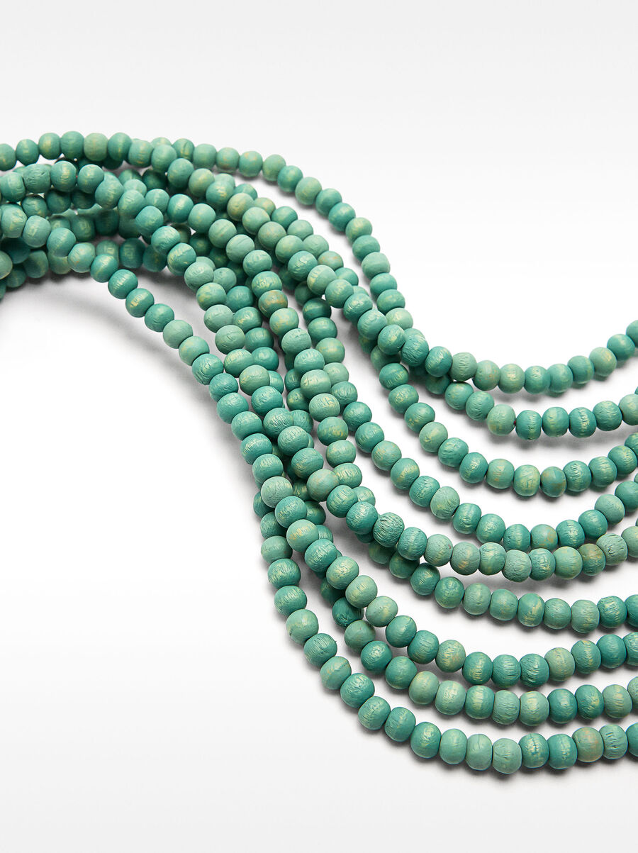 Short wooden bead necklace