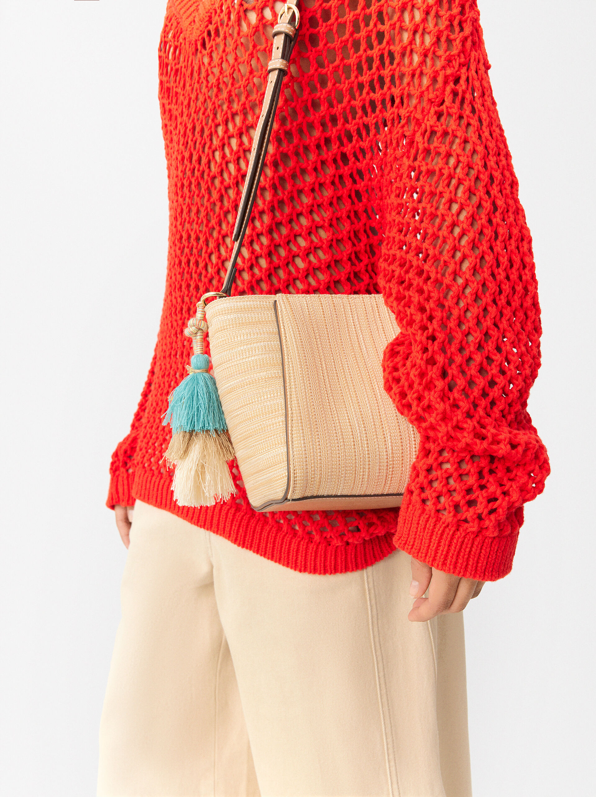 Straw-Effect Crossbody Bag With Pendant image number 1.0