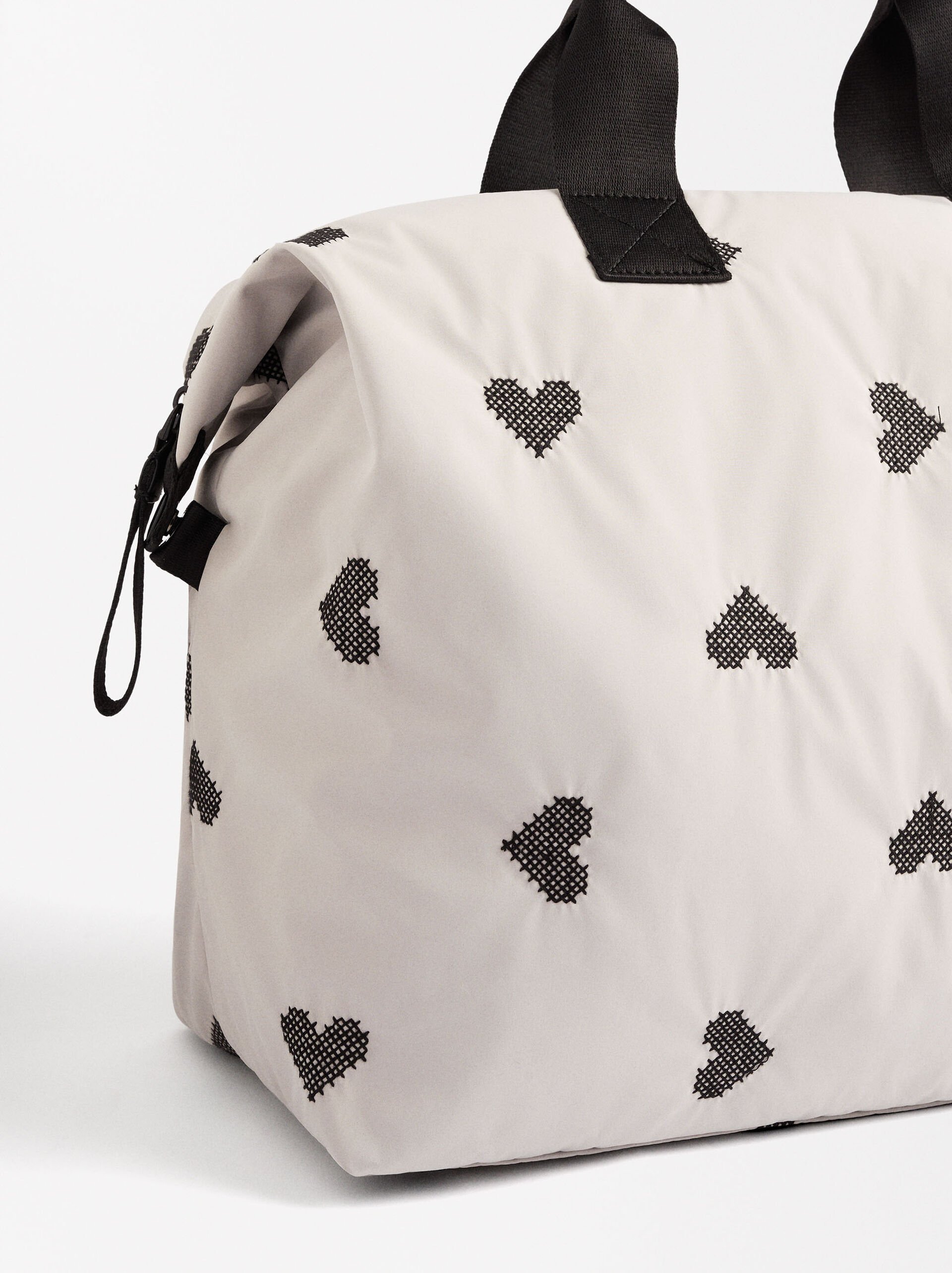 Bolso de viaje de nylon bordado corazones image number 2.0