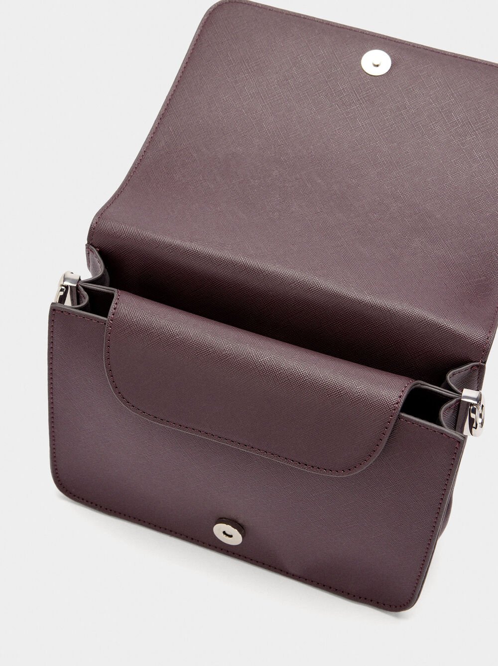 Crossbody bag with texture and flap closure