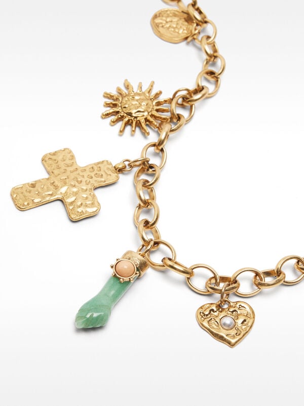Short necklace of links with pendants