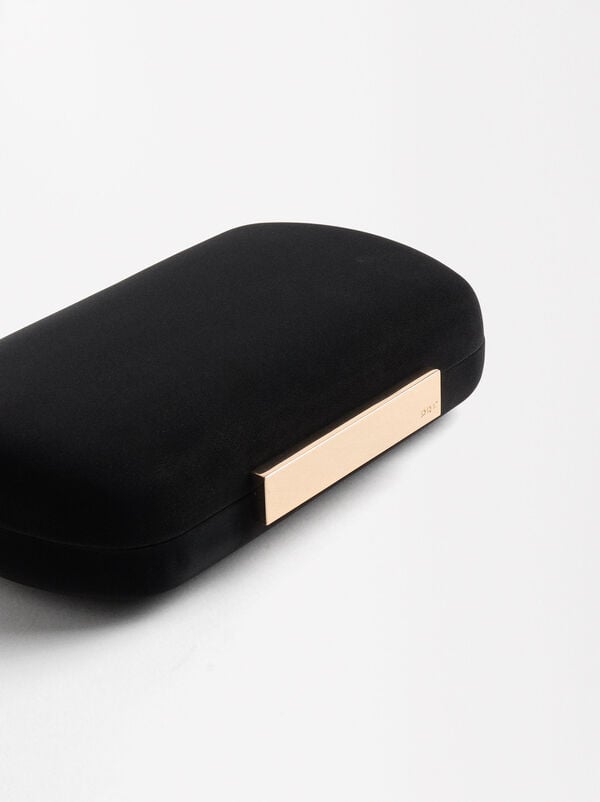 Party clutch with chain handle