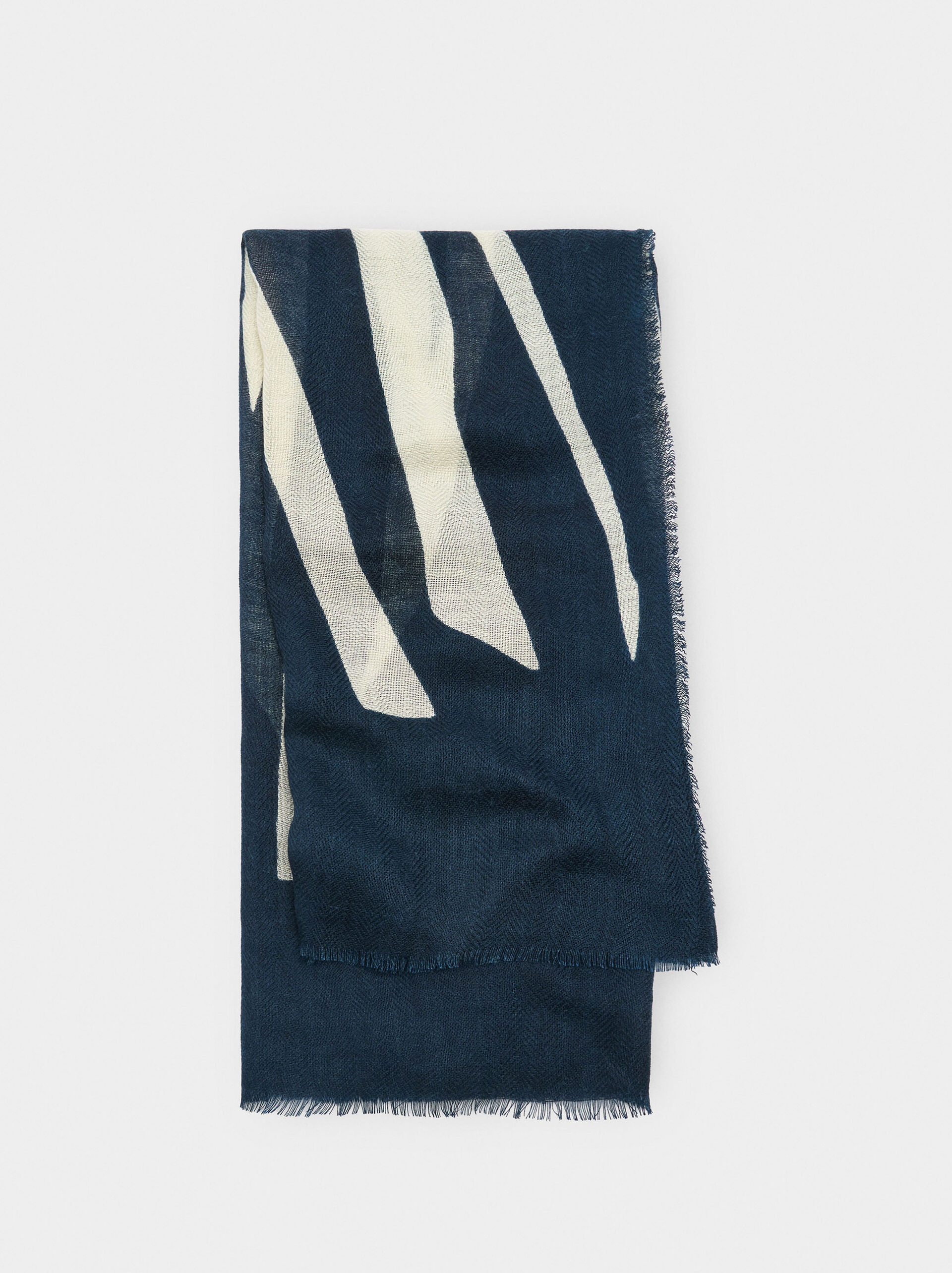 Printed frayed scarf image number 0.0