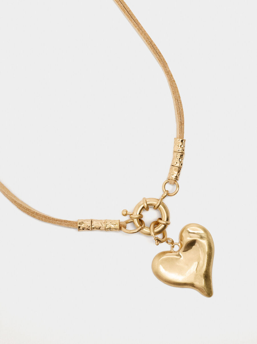Short necklace with heart pendant