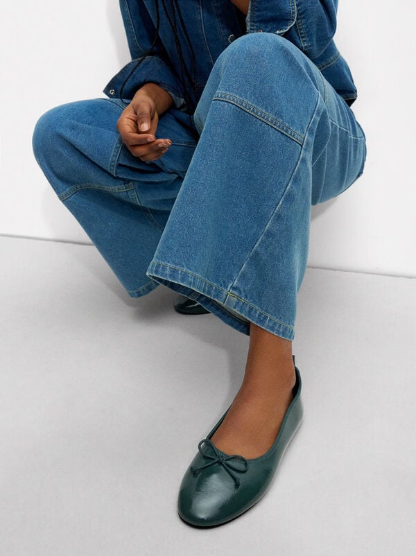Ballet flats with bow