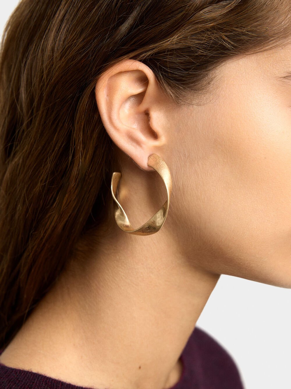 Offene, gewellte Creolen