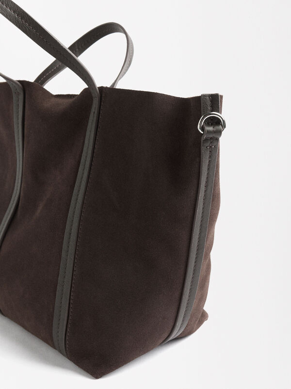 Leather tote bag with removable pouch
