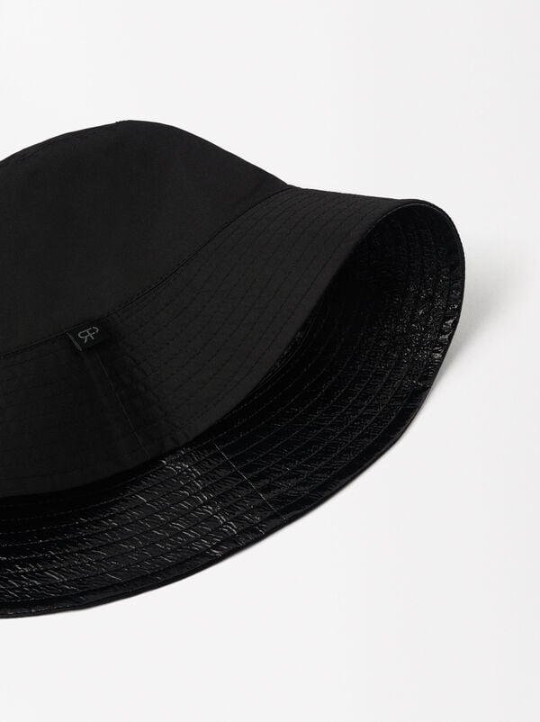 Reversible bucket hat