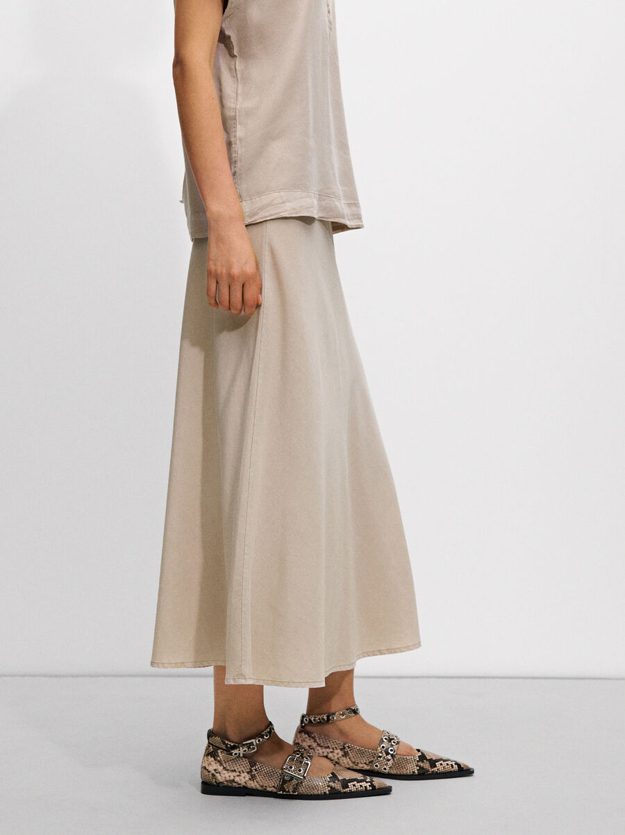 Flowy long skirt
