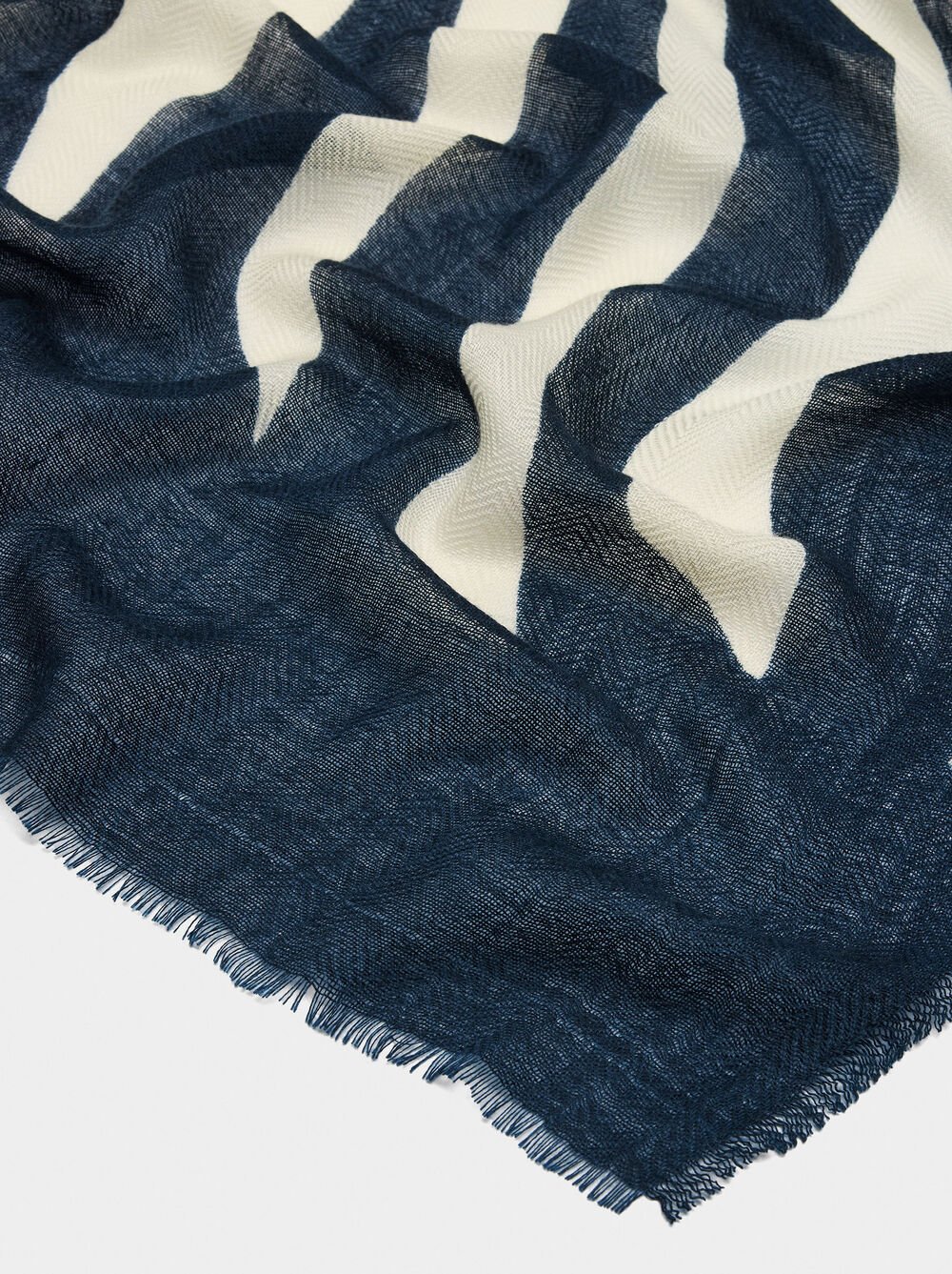 Printed frayed scarf