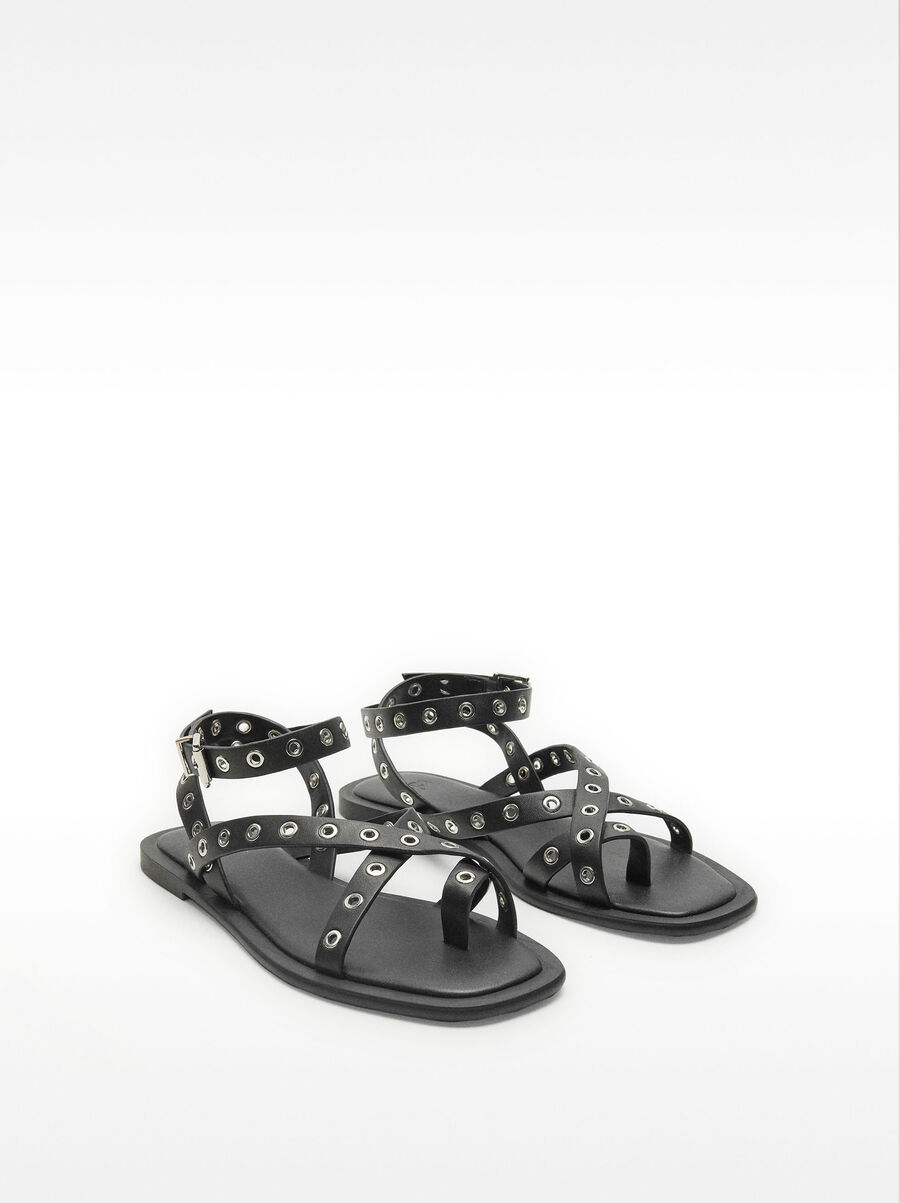 Flat sandals with straps and studs