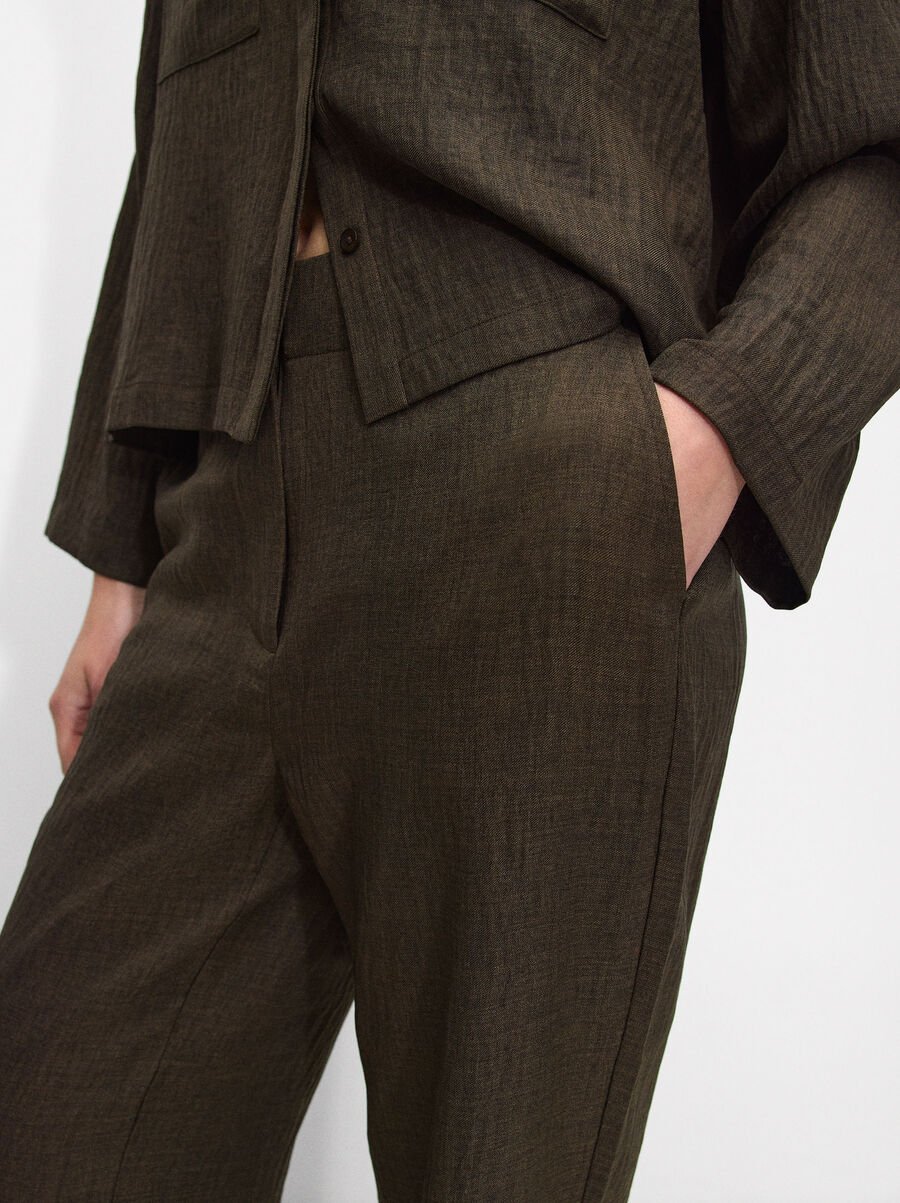 Flowy trousers with a crinkled effect