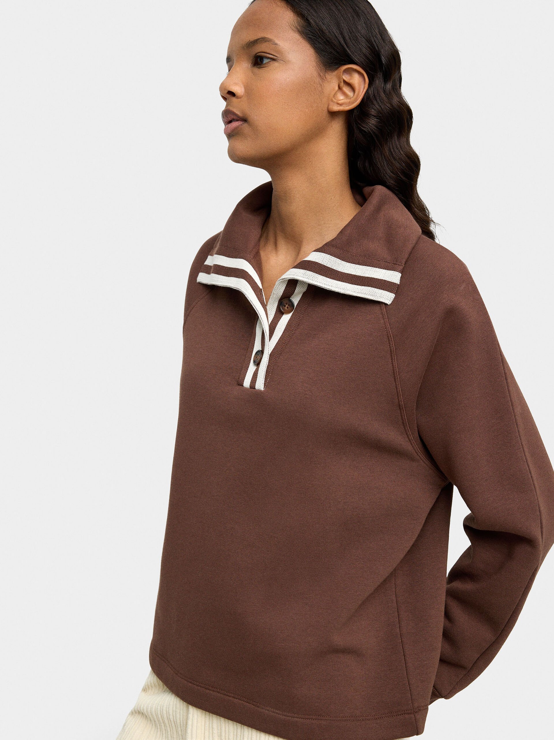 Sweatshirt col polo en rayures image number 2.0