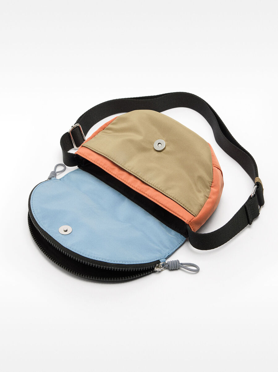 Sac bandoulière en nylon avec fermeture à rabat