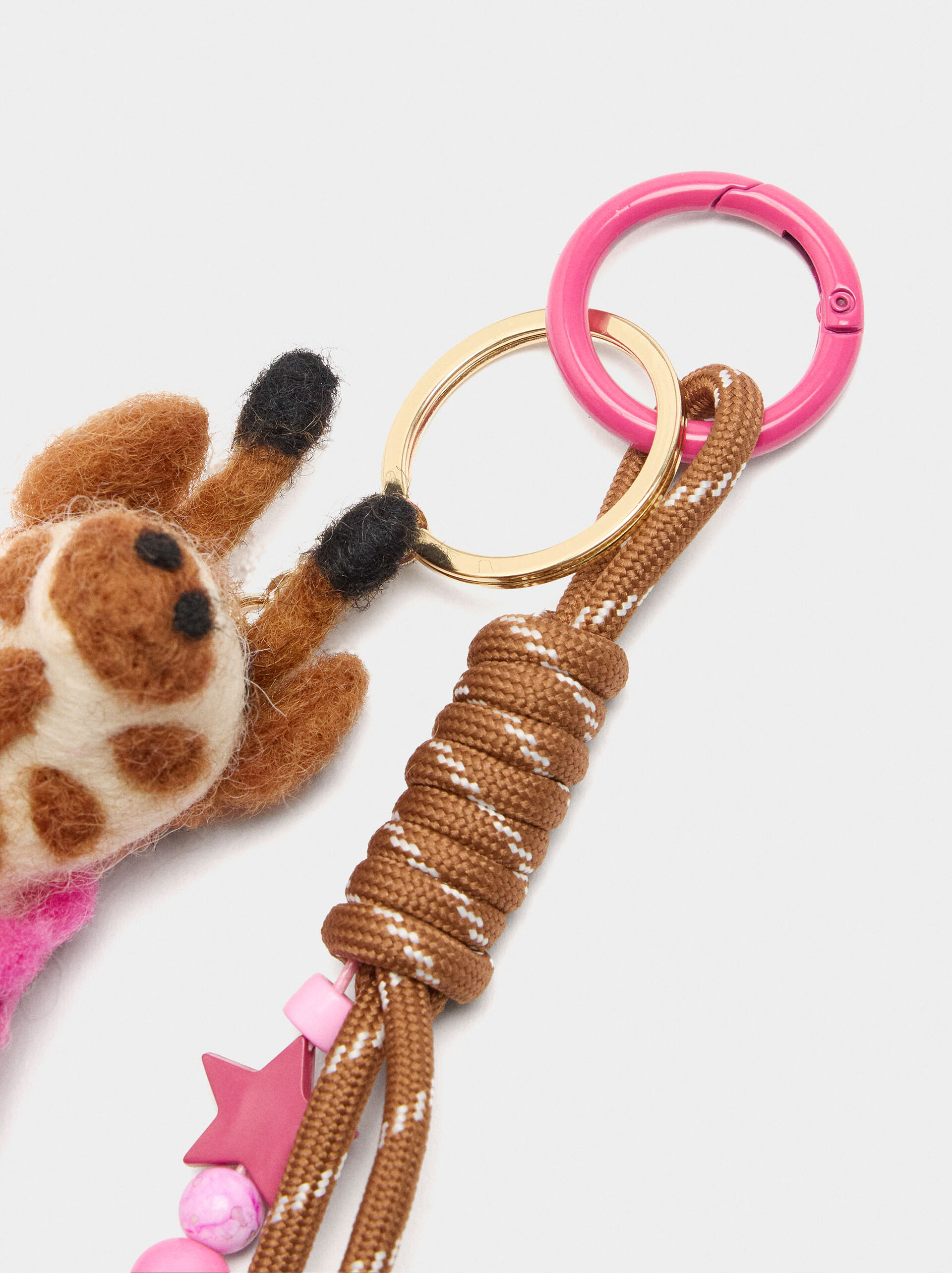 Keychain with giraffe charm image number 2.0