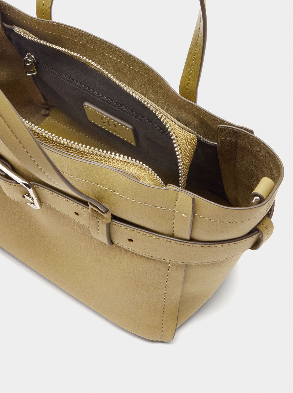 Tote bag with belt and pendant