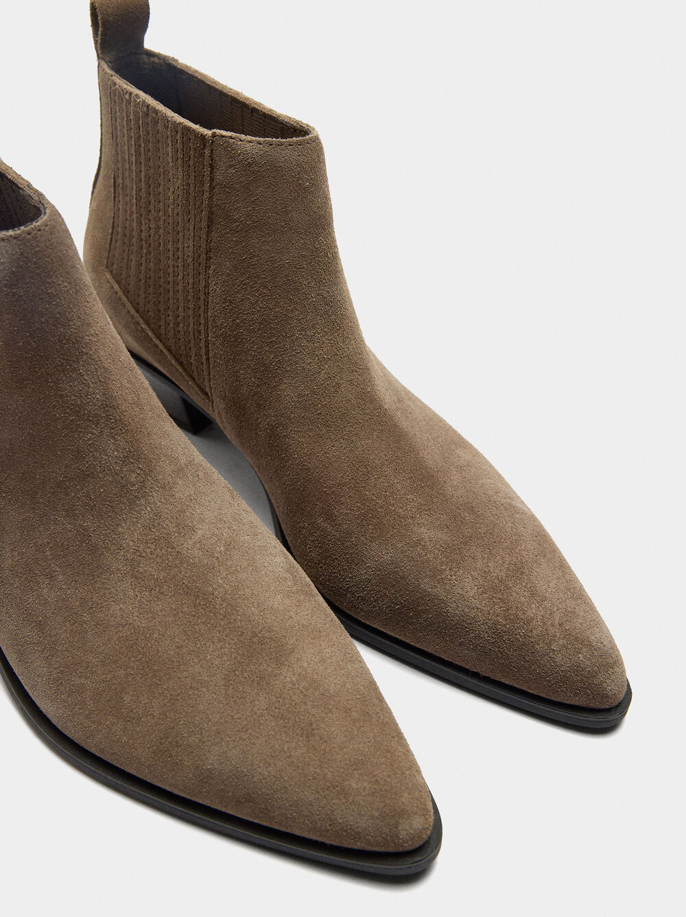 Leather ankle boots with heels