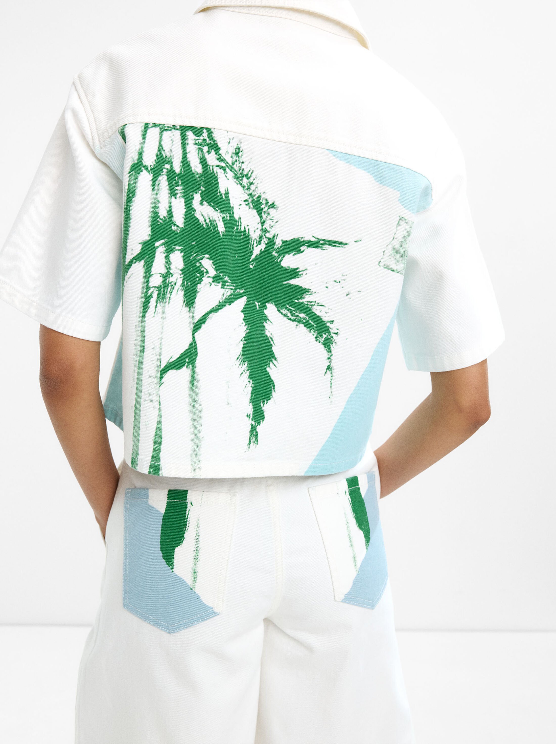 100% cotton shirt with palm print image number 3.0