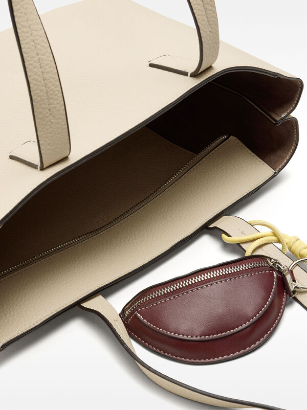 Shopper bag with texture