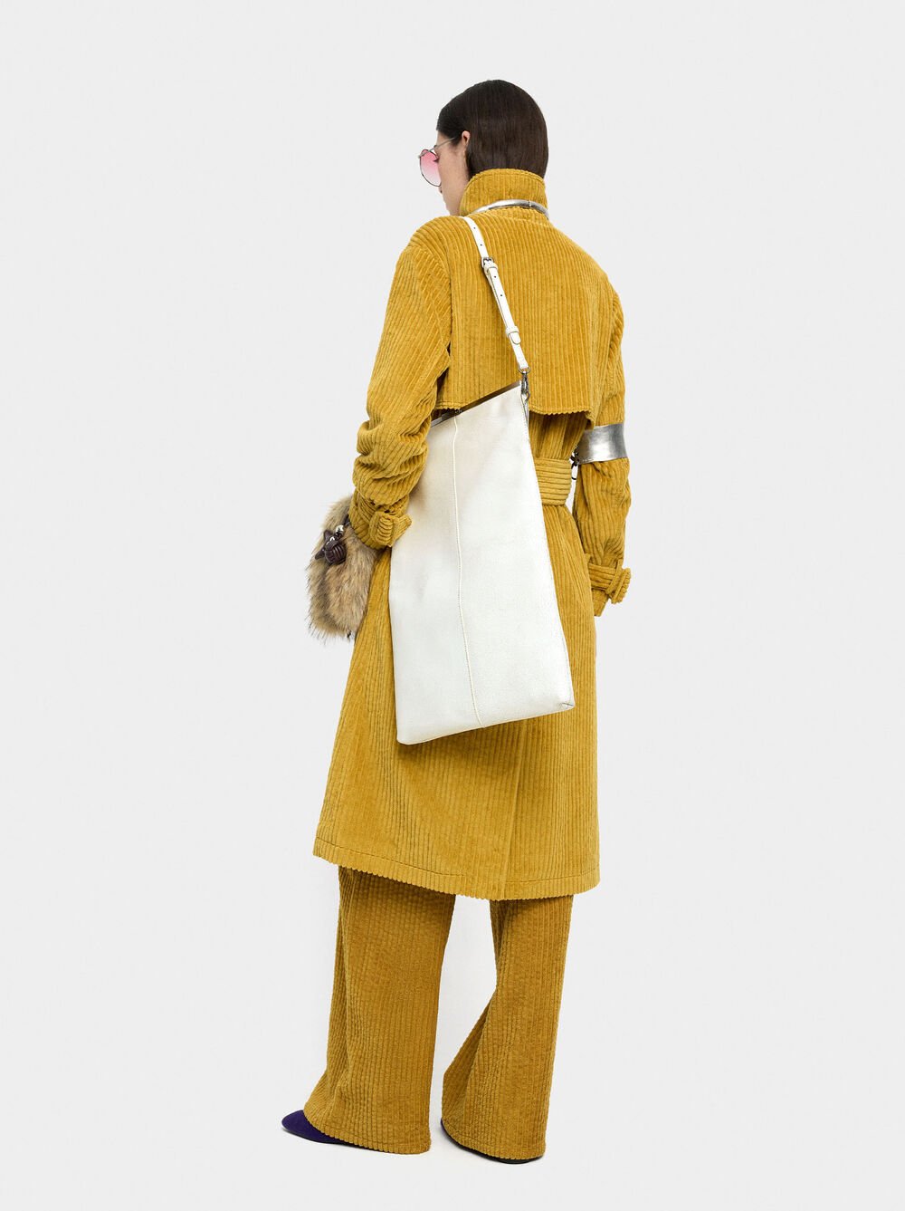 Shoulder bag with cracked leather