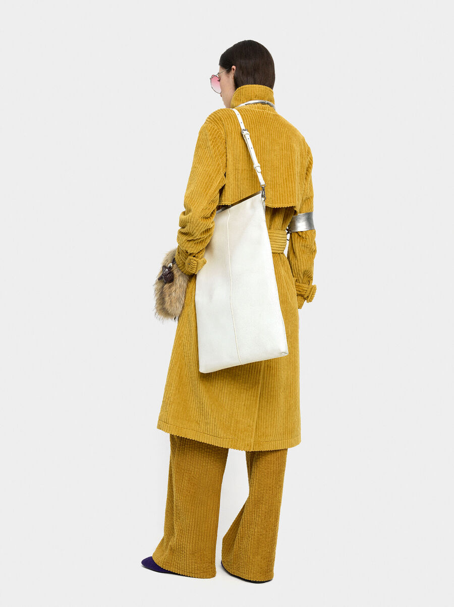 Shoulder bag with cracked leather