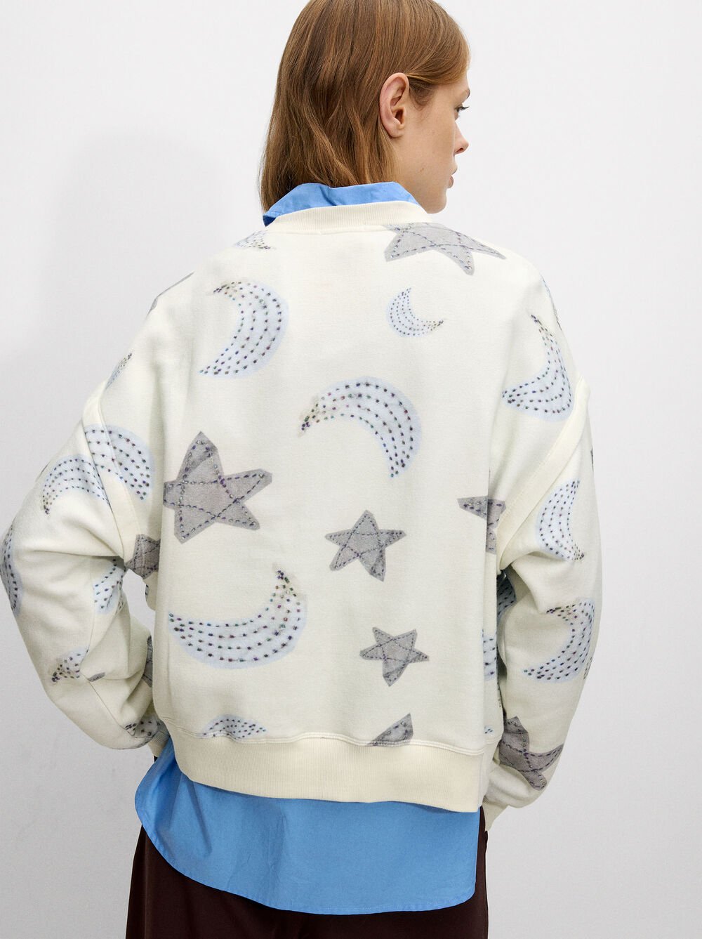 Sudadera de lunas y estrellas
