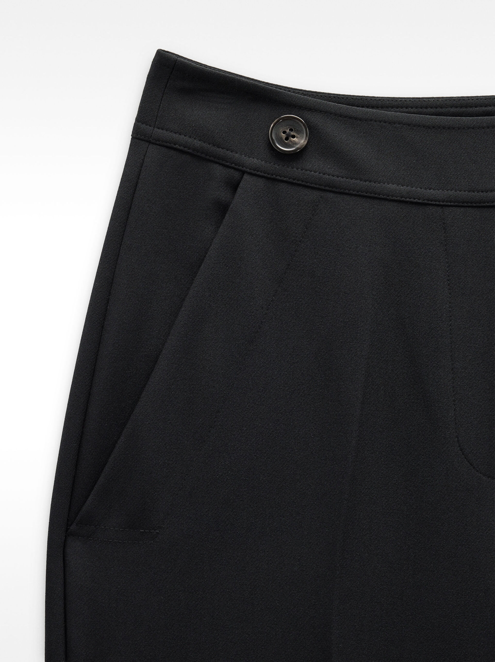 Fluid trousers with pockets image number 6.0