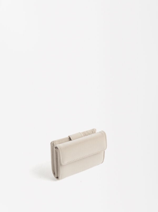Coin purse with flap closure and texture