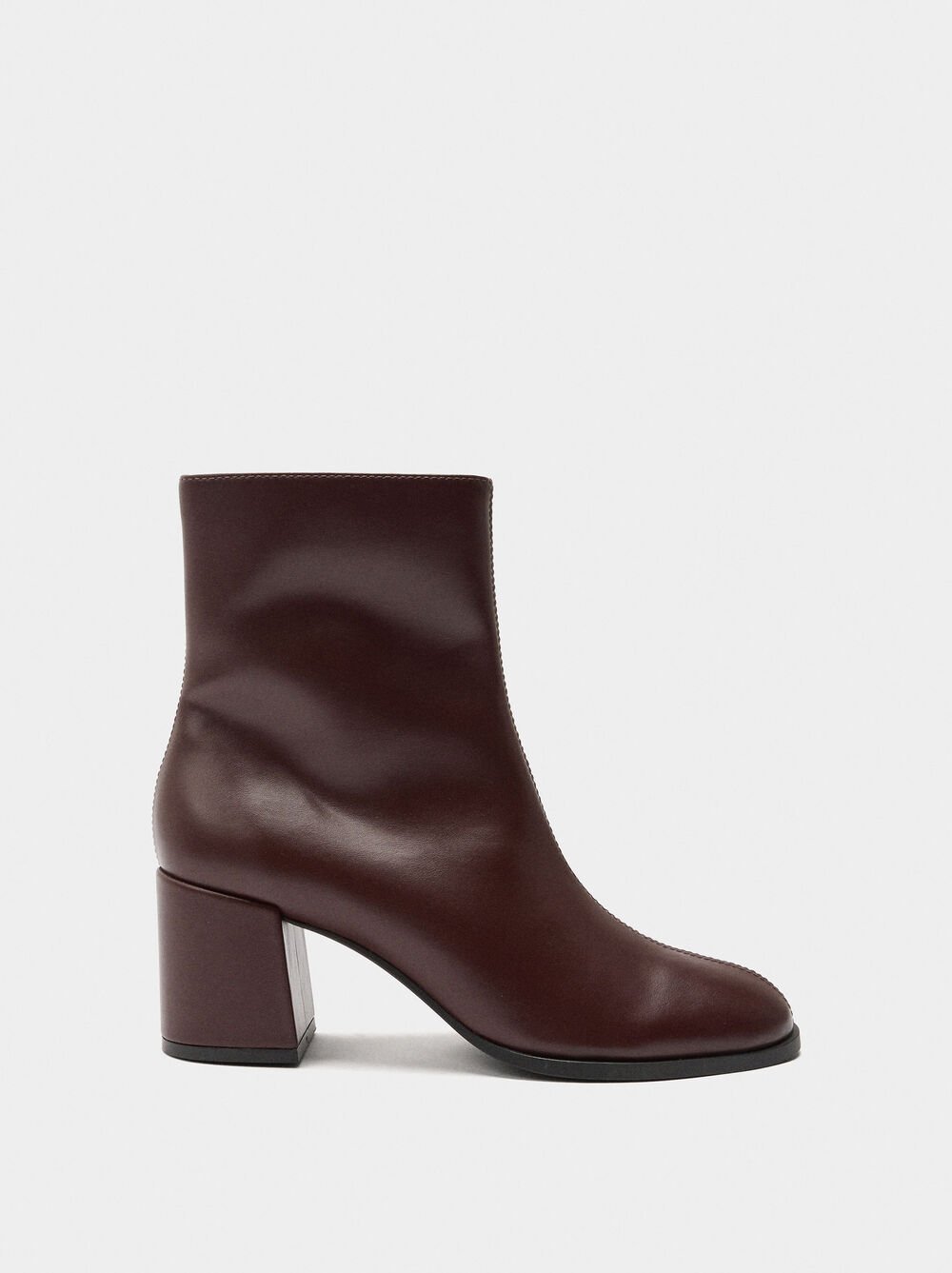 Ankle boots with block heel and topstitching