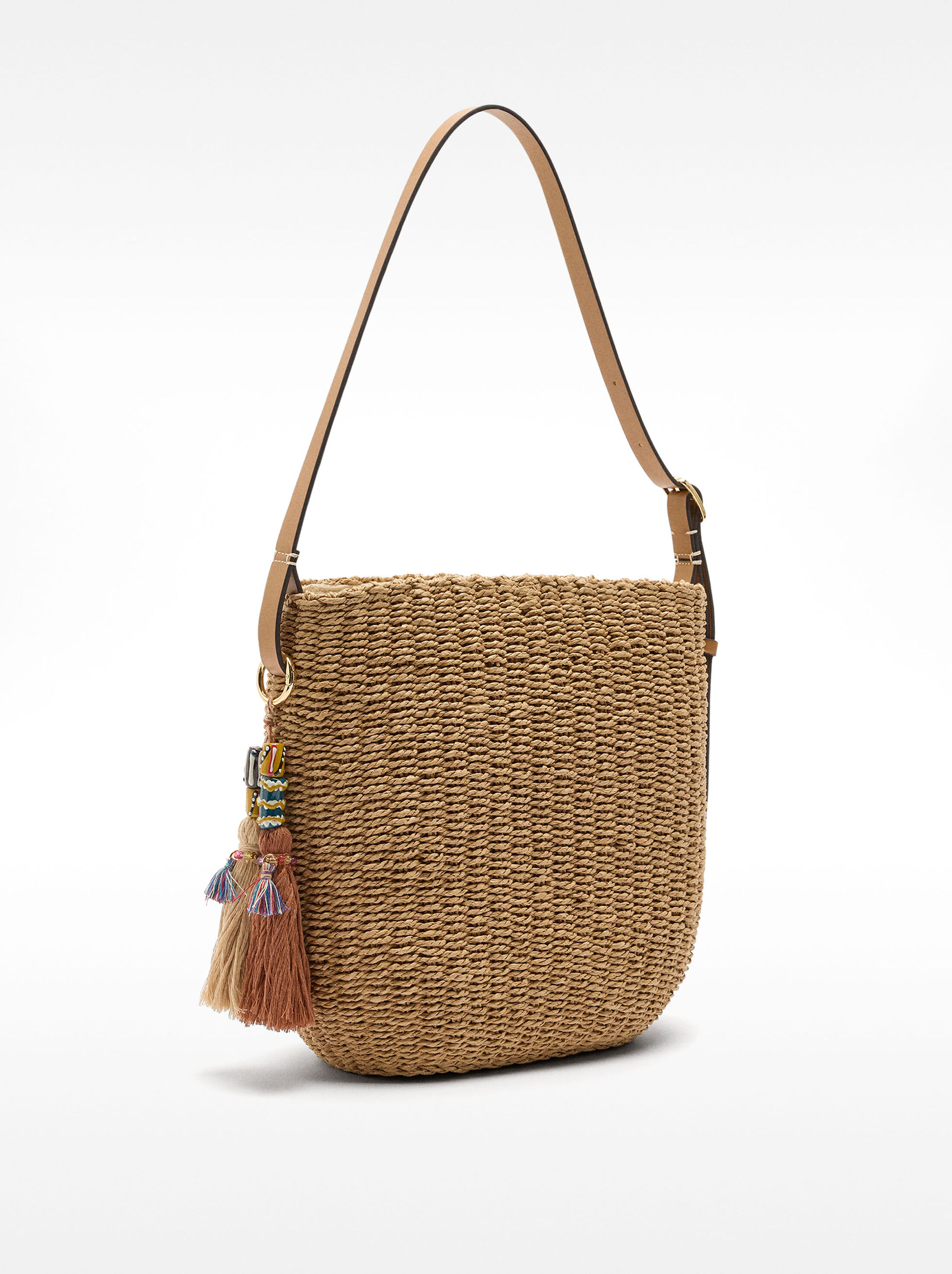 Bucket bag straw effect image number 2.0