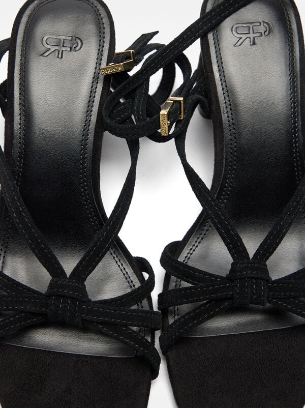 Leather sandals with straps