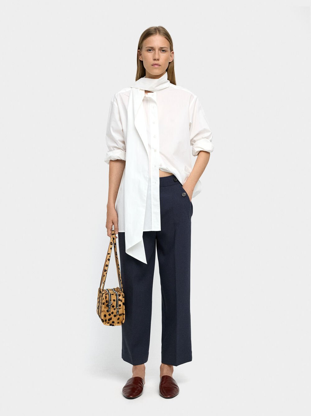 Fluid trousers with pockets