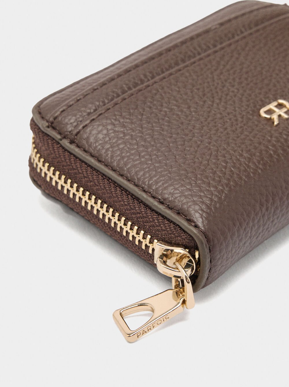 Basic textured wallet