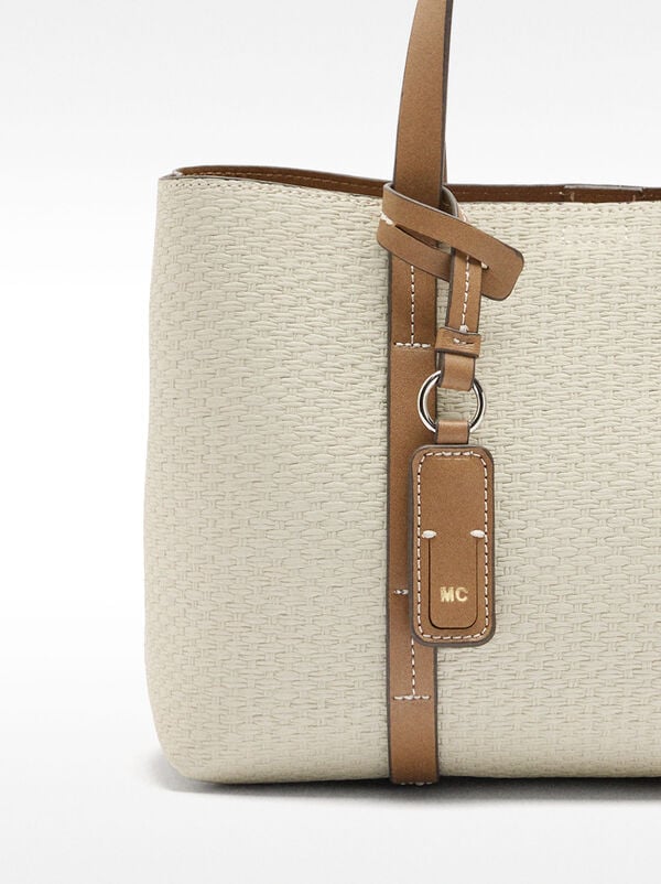 Tote bag with texture