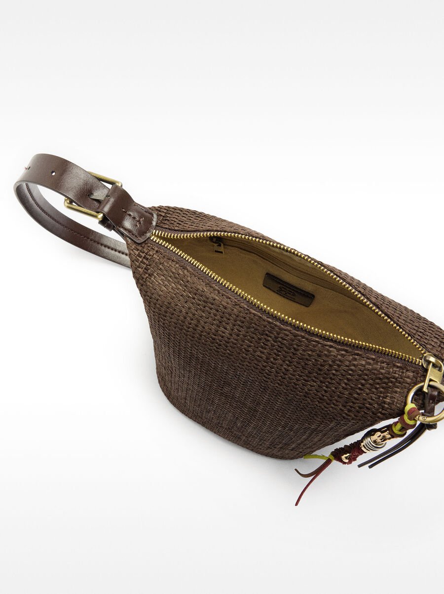 Shoulder bag with straw effect and pendant