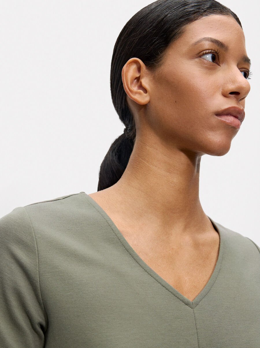 T-shirt à col en v
