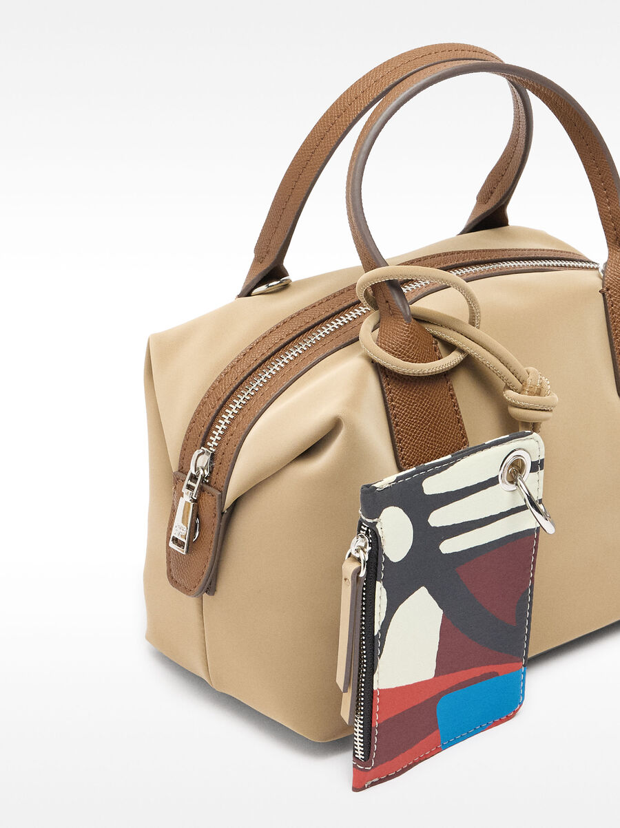 Borsa tote effetto velluto con ciondolo