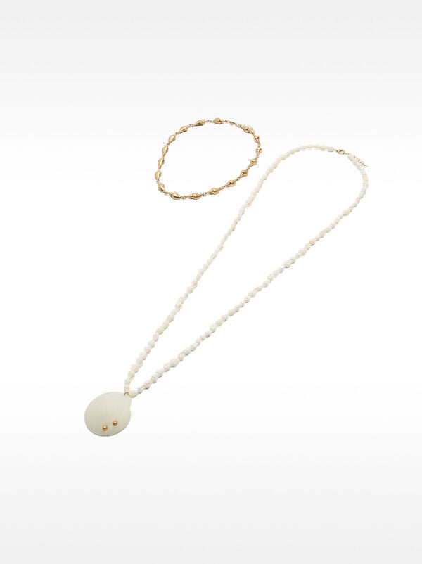 Shell necklace set
