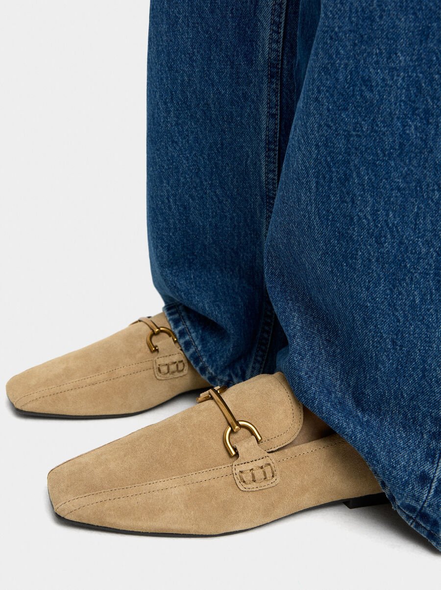 Leather moccasins with metallic detail