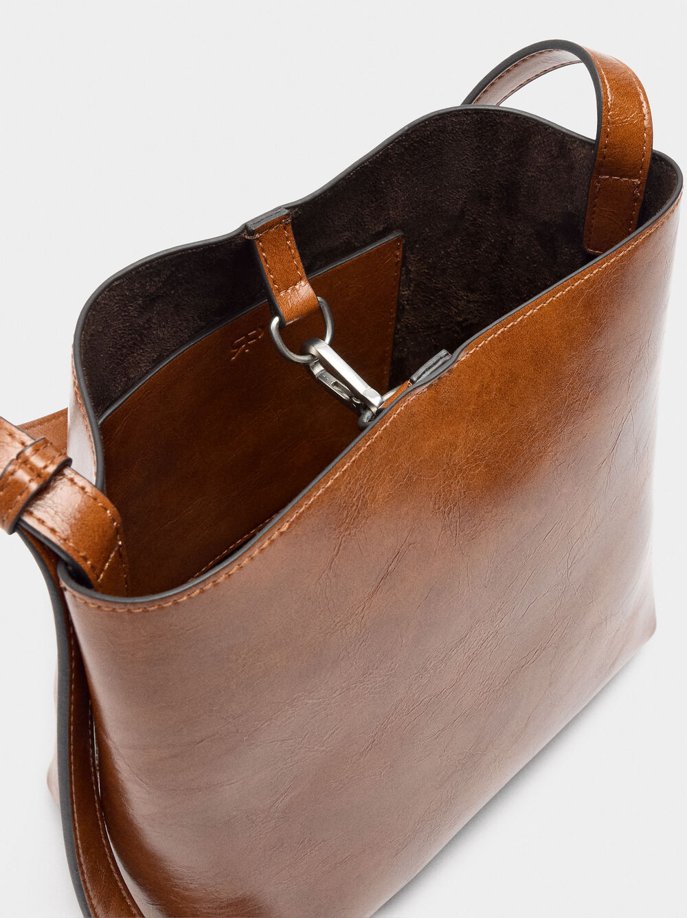 Cracked-effect shoulder bag