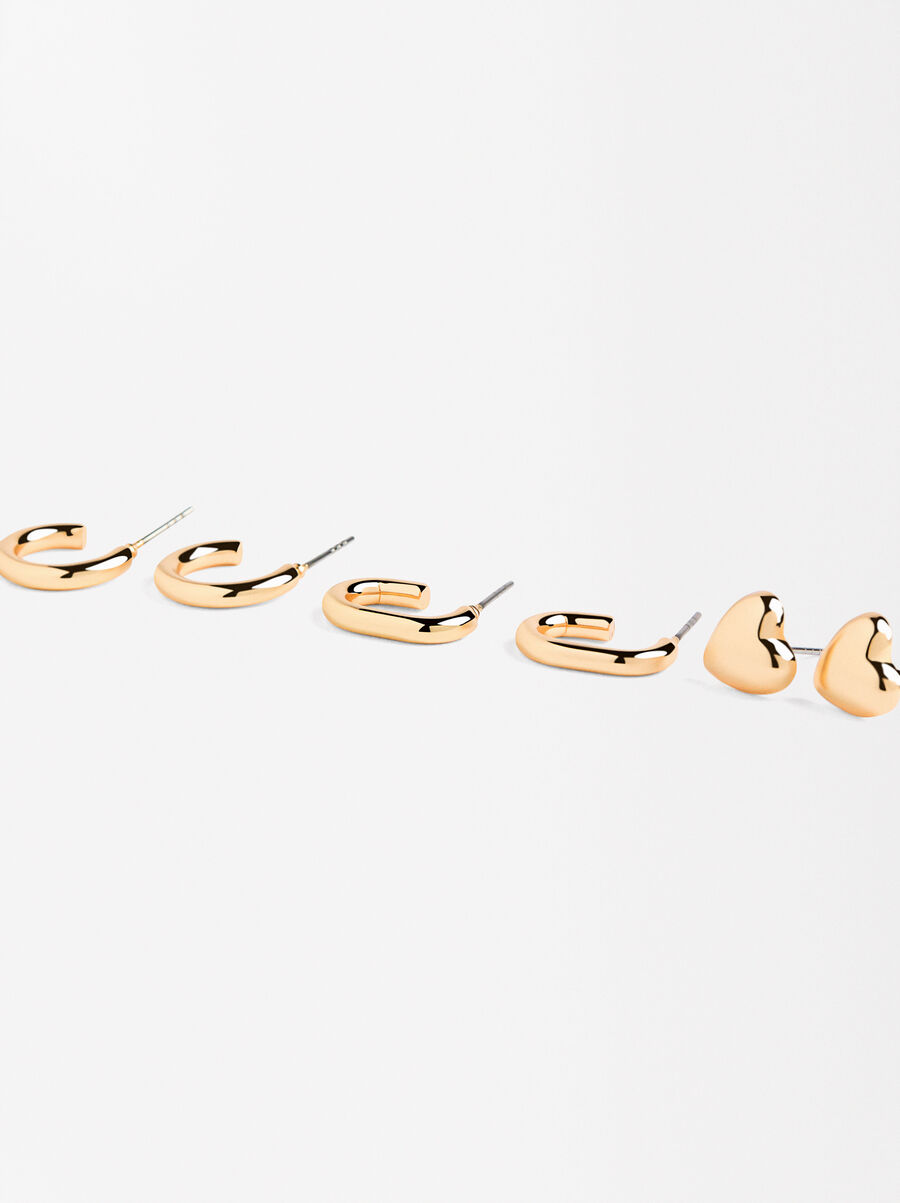 Set of golden earrings