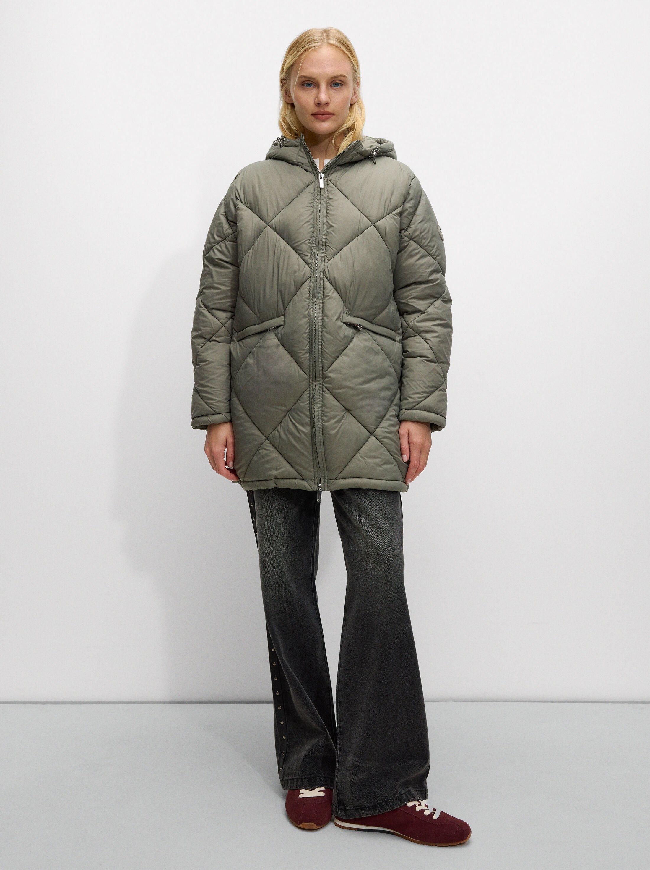 Quilted coat with hood image number 4.0