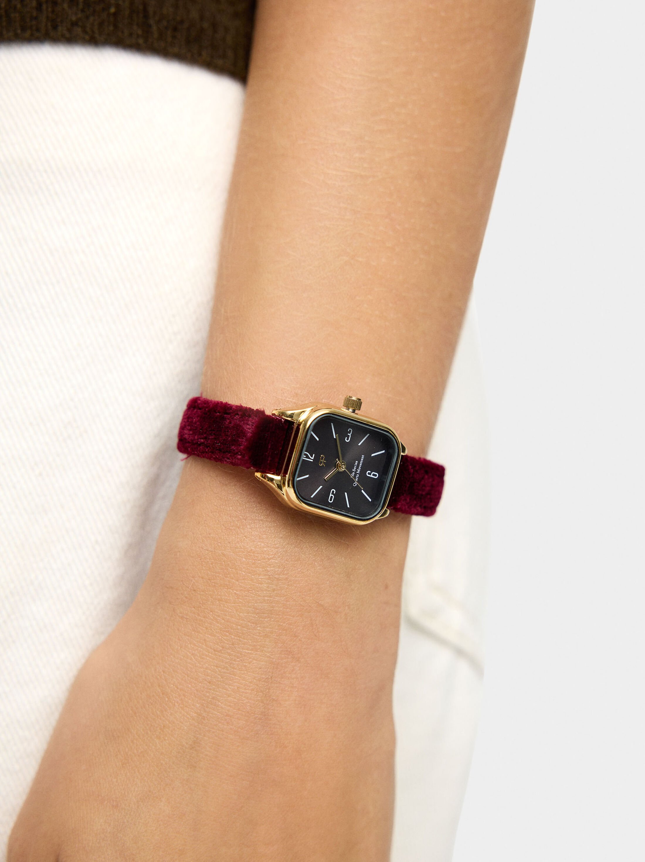 Square watch with velvet effect bracelet image number 1.0