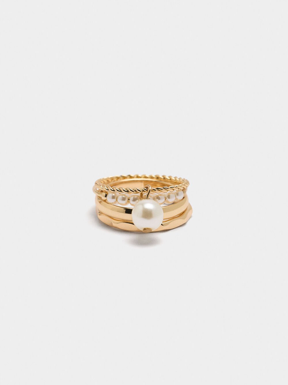 Set of rings with pearls