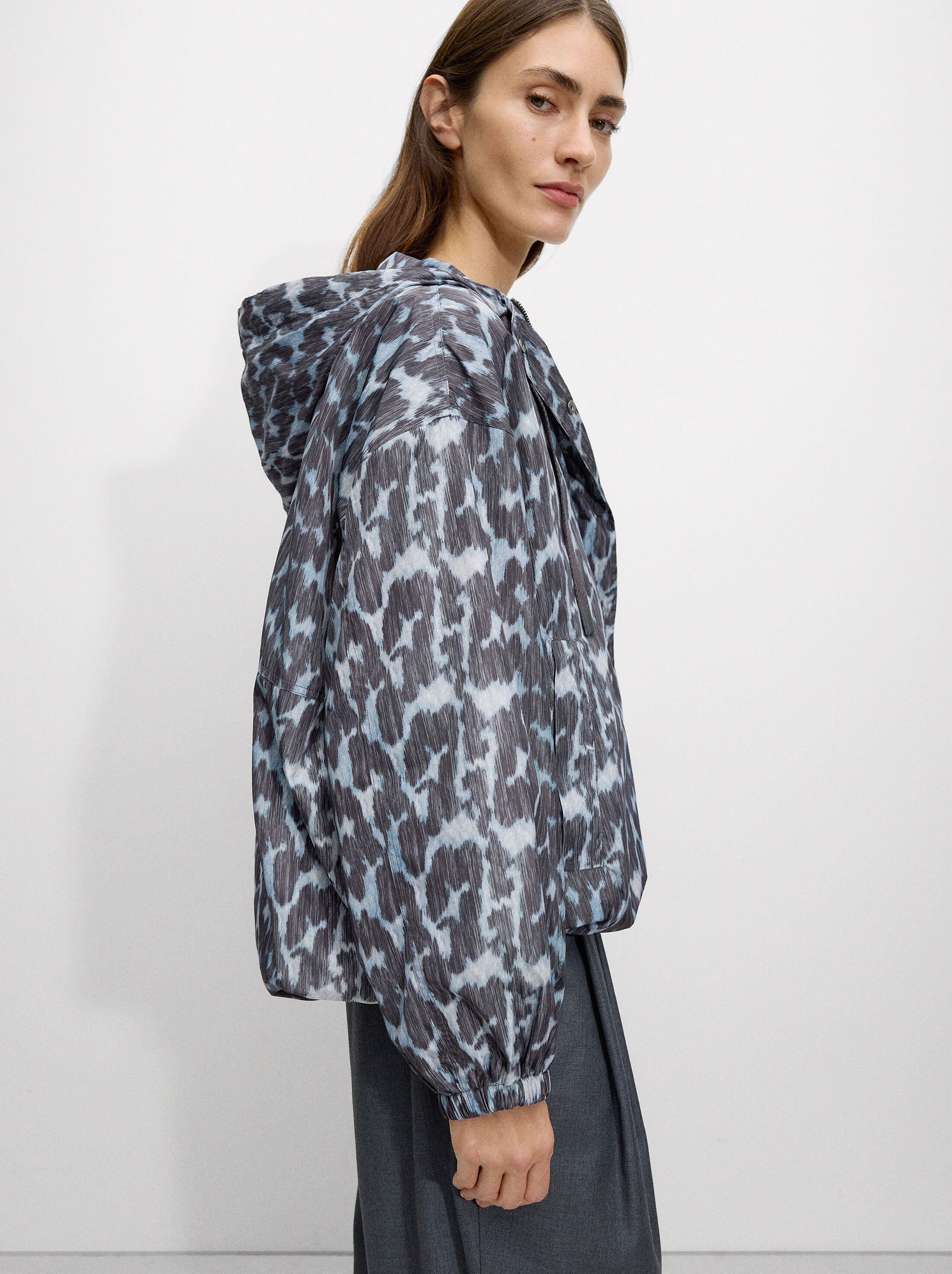 Parka leve estampado leopardo image number 2.0