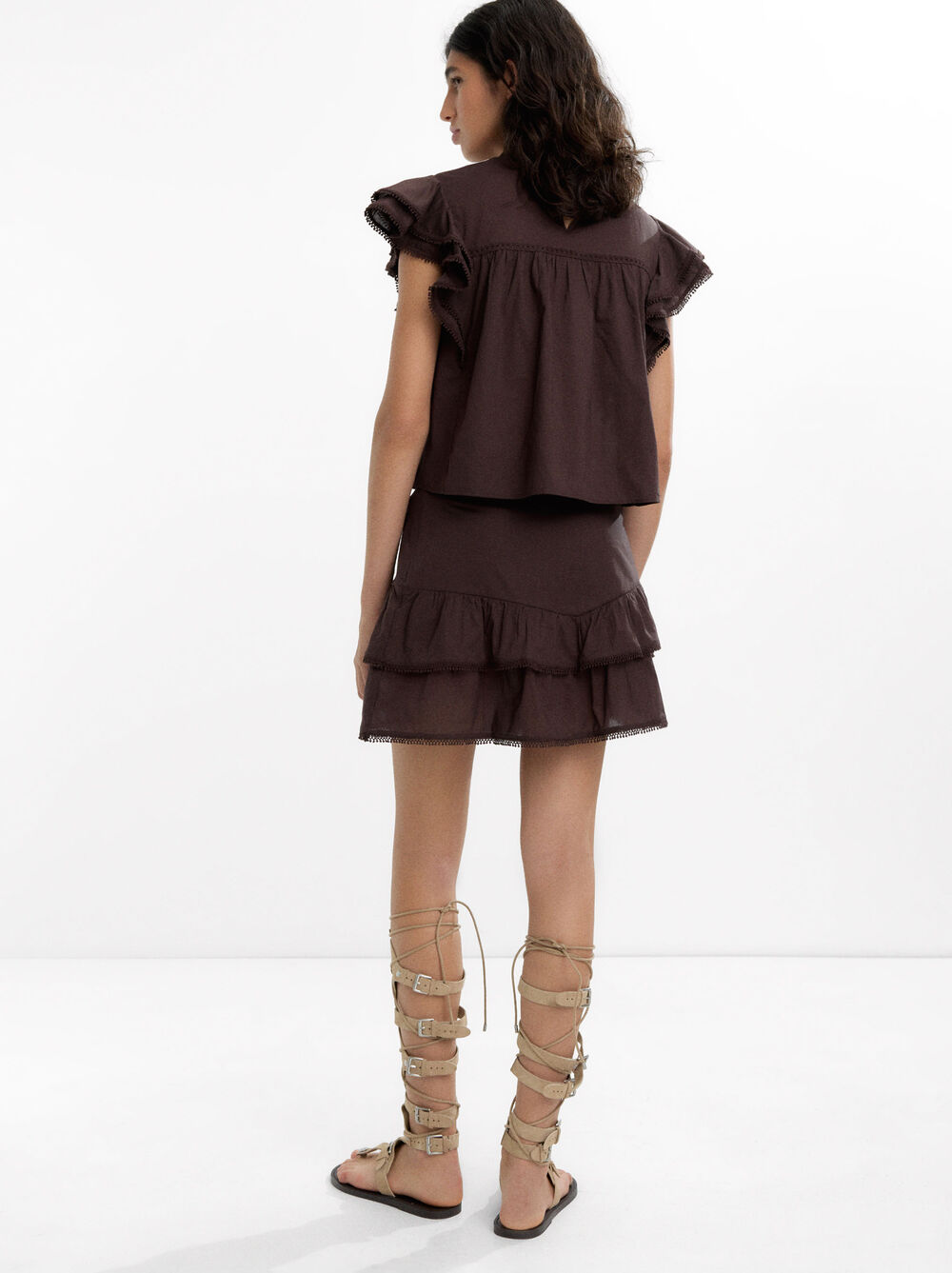 Blusa 100% de algodón con volantes