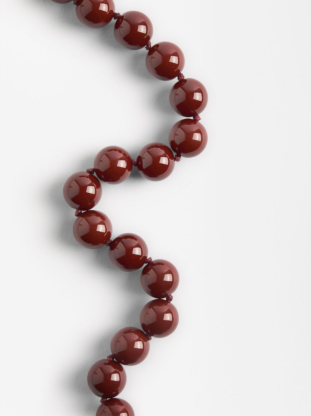 Single-color bead necklace