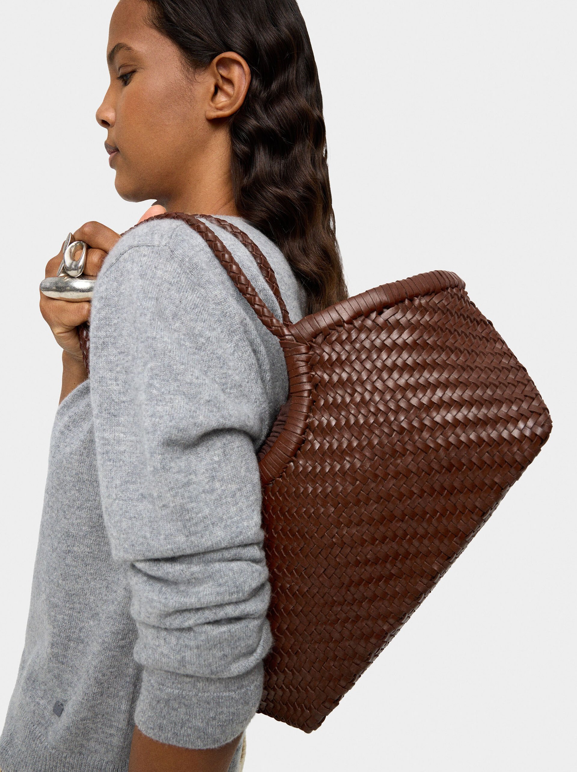 Tote bag with braided leather image number 5.0